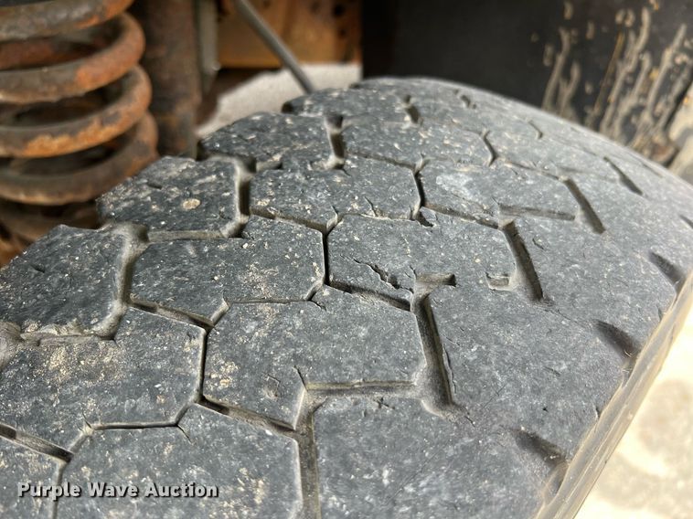 image for item II9180 2005 Ford F550 Super Duty XL  flatbed truck