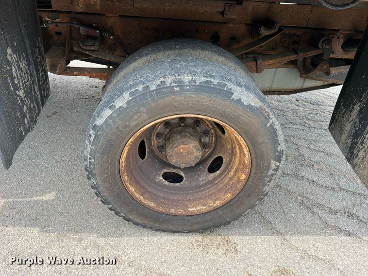 image for item II9180 2005 Ford F550 Super Duty XL  flatbed truck