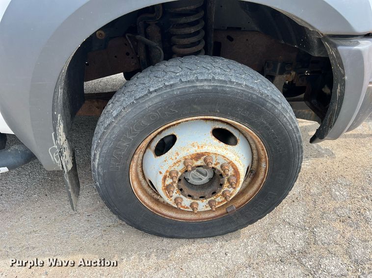 image for item II9180 2005 Ford F550 Super Duty XL  flatbed truck