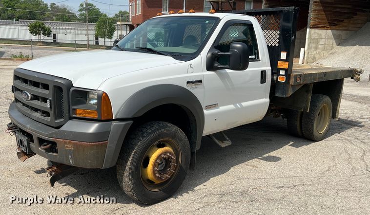 image for item II9181 2005 Ford F550 Super Duty XL  flatbed truck