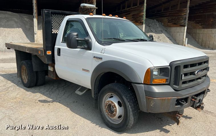 image for item II9181 2005 Ford F550 Super Duty XL  flatbed truck