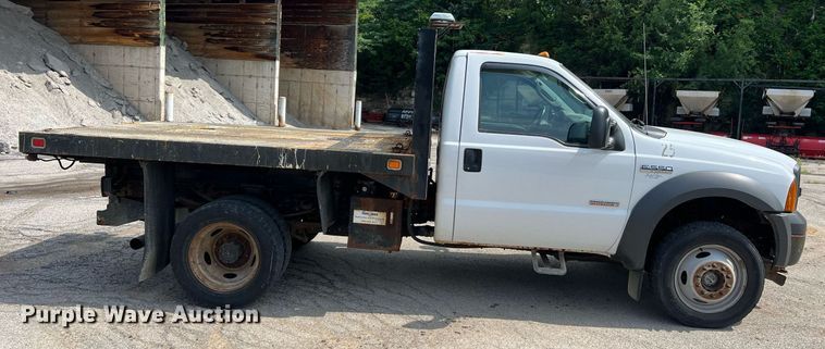 image for item II9181 2005 Ford F550 Super Duty XL  flatbed truck