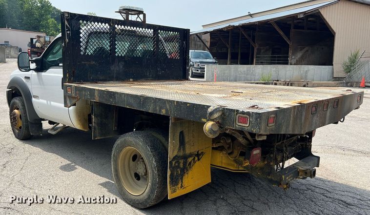 image for item II9181 2005 Ford F550 Super Duty XL  flatbed truck