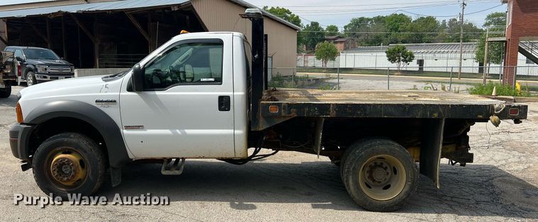 image for item II9181 2005 Ford F550 Super Duty XL  flatbed truck