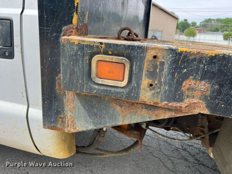 image for item II9181 2005 Ford F550 Super Duty XL  flatbed truck