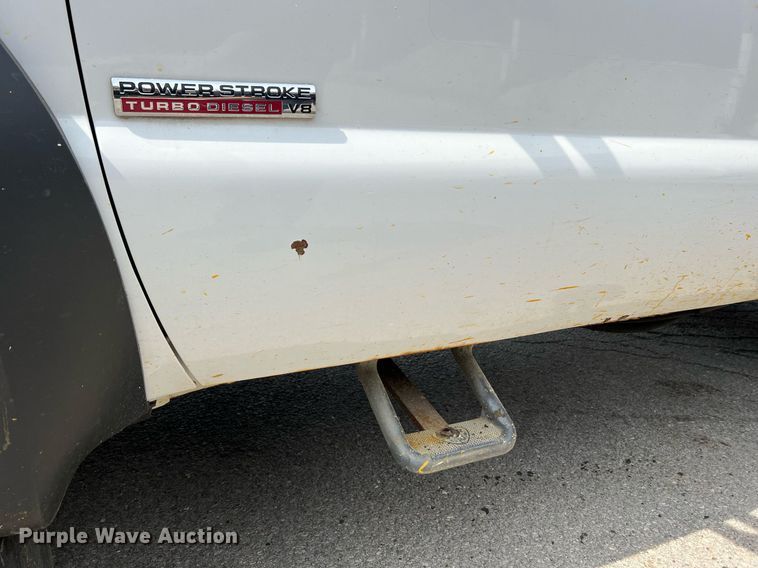 image for item II9181 2005 Ford F550 Super Duty XL  flatbed truck