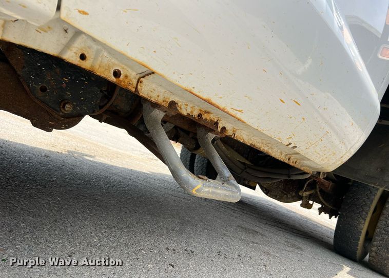 image for item II9181 2005 Ford F550 Super Duty XL  flatbed truck