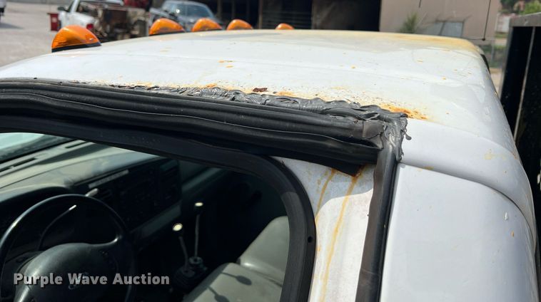 image for item II9181 2005 Ford F550 Super Duty XL  flatbed truck