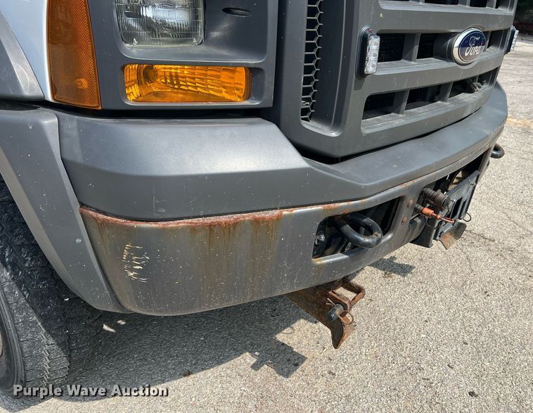 image for item II9181 2005 Ford F550 Super Duty XL  flatbed truck