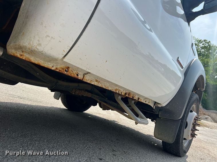 image for item II9181 2005 Ford F550 Super Duty XL  flatbed truck