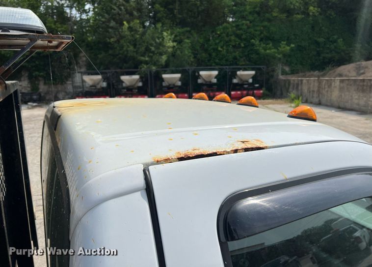 image for item II9181 2005 Ford F550 Super Duty XL  flatbed truck