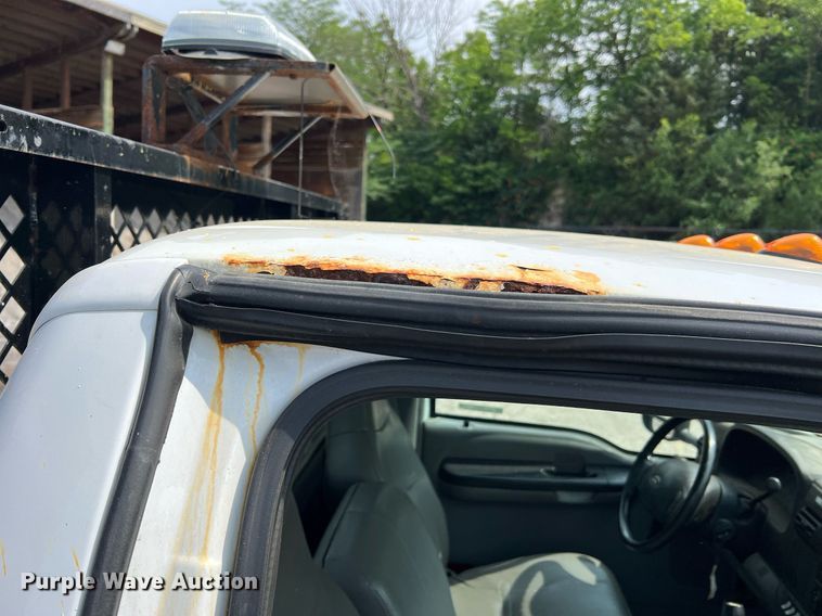 image for item II9181 2005 Ford F550 Super Duty XL  flatbed truck