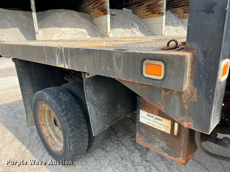 image for item II9181 2005 Ford F550 Super Duty XL  flatbed truck