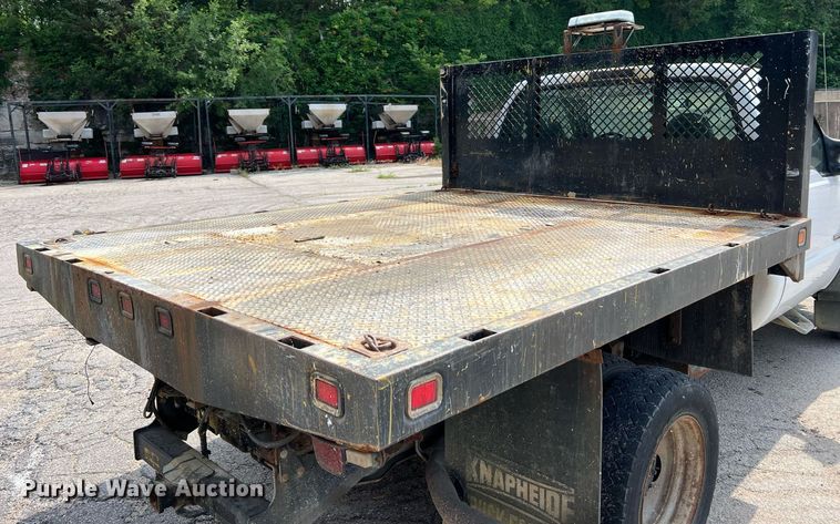 image for item II9181 2005 Ford F550 Super Duty XL  flatbed truck