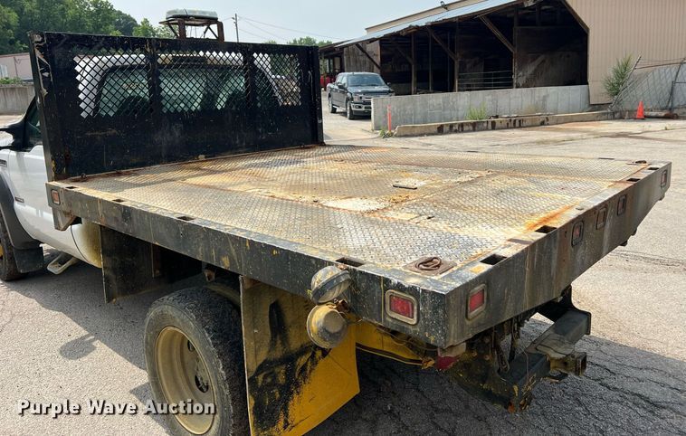 image for item II9181 2005 Ford F550 Super Duty XL  flatbed truck