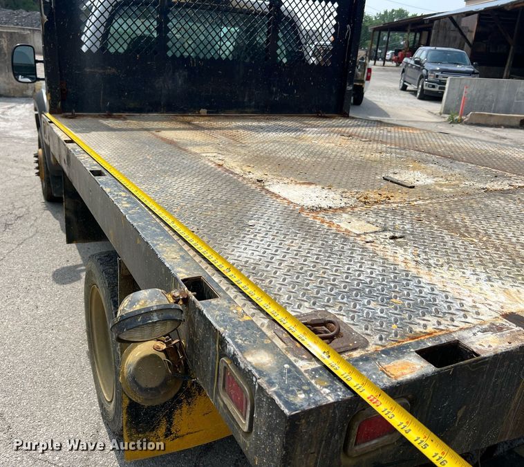 image for item II9181 2005 Ford F550 Super Duty XL  flatbed truck