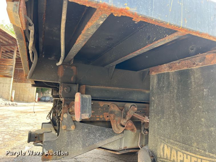 image for item II9181 2005 Ford F550 Super Duty XL  flatbed truck