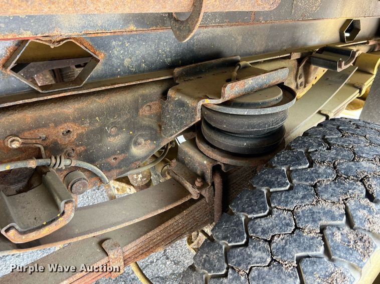 image for item II9181 2005 Ford F550 Super Duty XL  flatbed truck