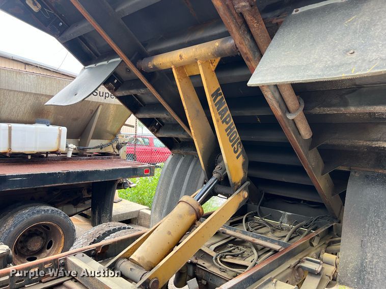 image for item II9181 2005 Ford F550 Super Duty XL  flatbed truck