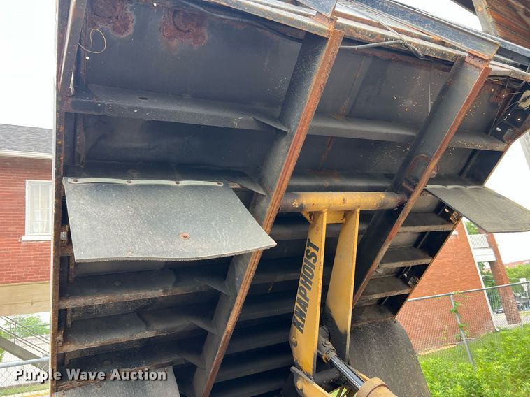 image for item II9181 2005 Ford F550 Super Duty XL  flatbed truck