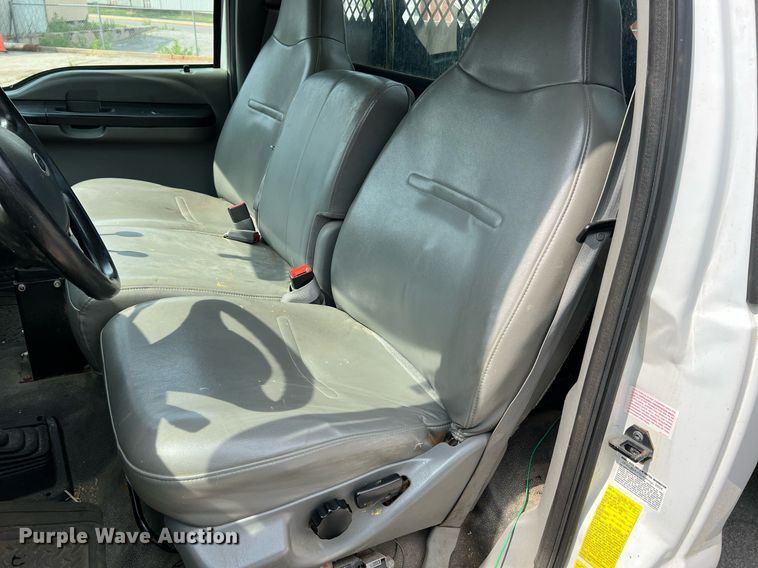 image for item II9181 2005 Ford F550 Super Duty XL  flatbed truck