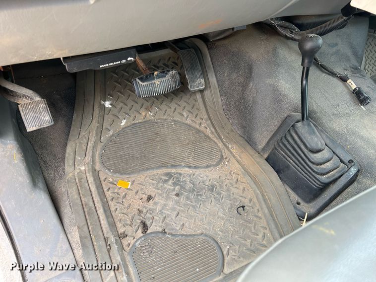 image for item II9181 2005 Ford F550 Super Duty XL  flatbed truck