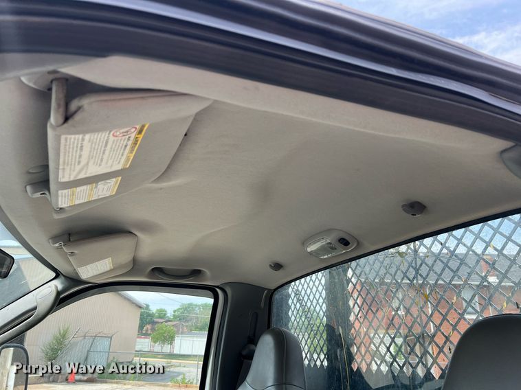 image for item II9181 2005 Ford F550 Super Duty XL  flatbed truck