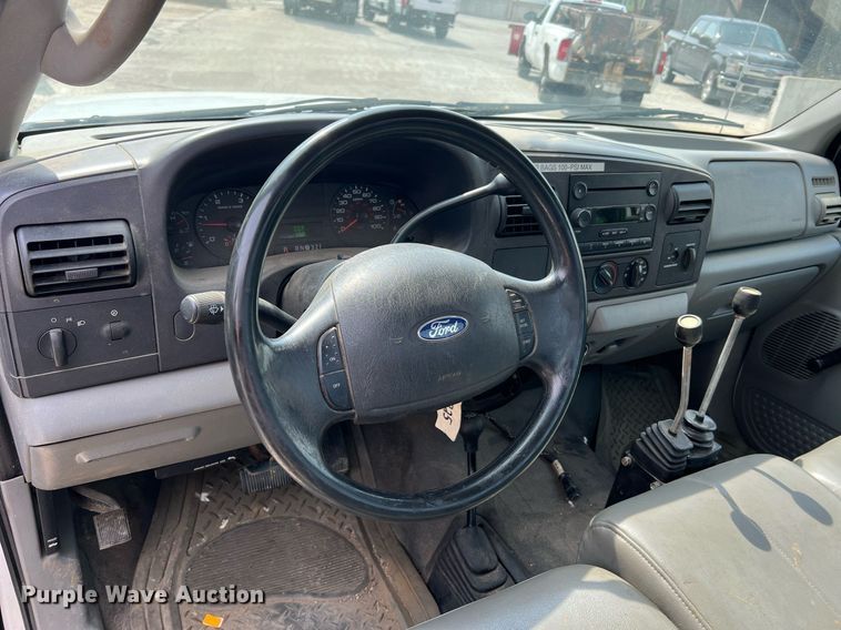 image for item II9181 2005 Ford F550 Super Duty XL  flatbed truck