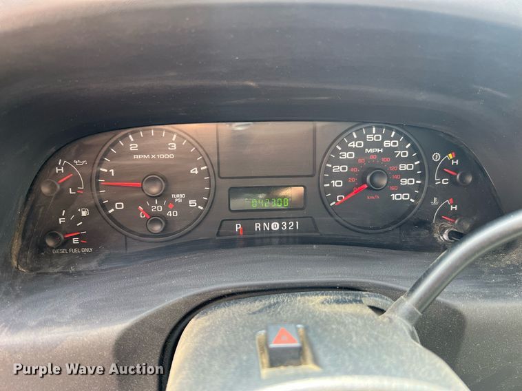 image for item II9181 2005 Ford F550 Super Duty XL  flatbed truck