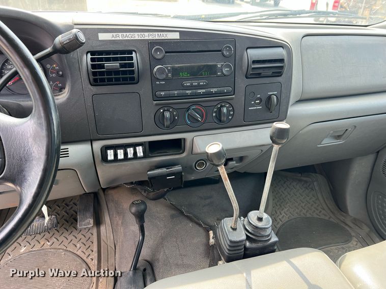 image for item II9181 2005 Ford F550 Super Duty XL  flatbed truck