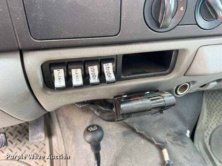 image for item II9181 2005 Ford F550 Super Duty XL  flatbed truck