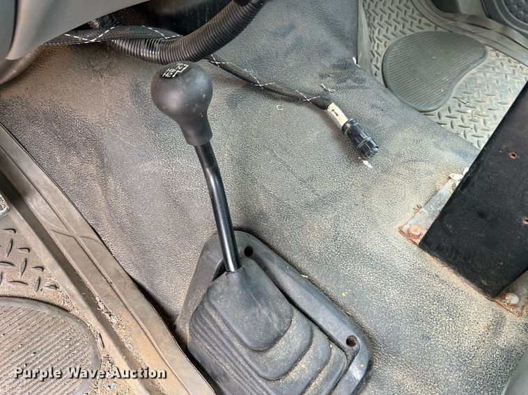 image for item II9181 2005 Ford F550 Super Duty XL  flatbed truck