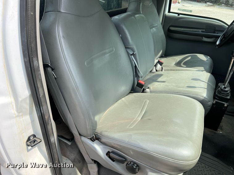 image for item II9181 2005 Ford F550 Super Duty XL  flatbed truck