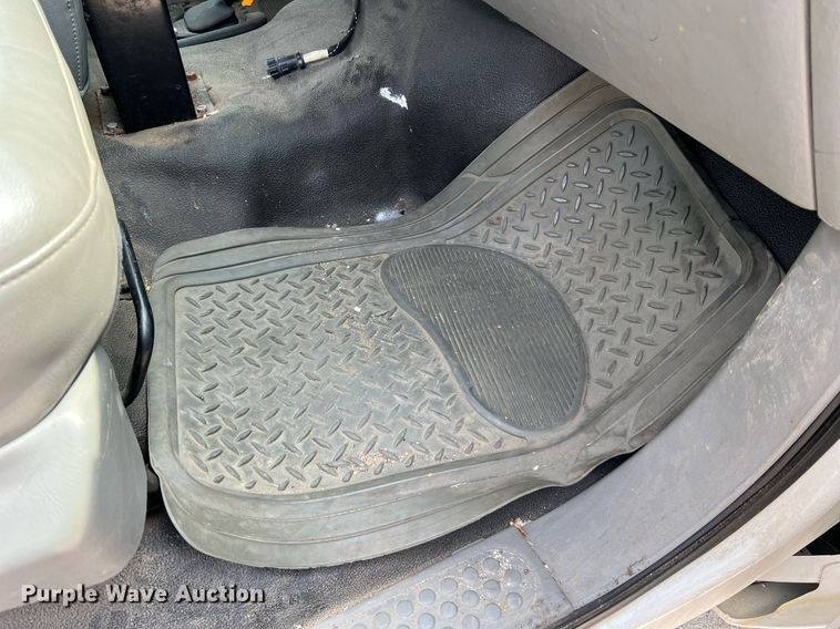 image for item II9181 2005 Ford F550 Super Duty XL  flatbed truck