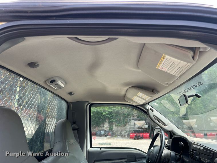 image for item II9181 2005 Ford F550 Super Duty XL  flatbed truck