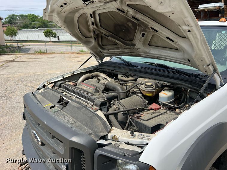 image for item II9181 2005 Ford F550 Super Duty XL  flatbed truck