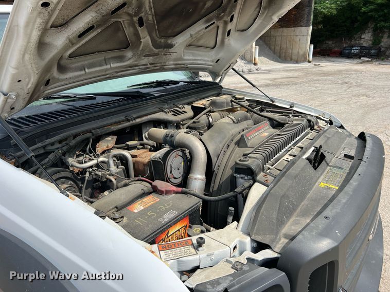 image for item II9181 2005 Ford F550 Super Duty XL  flatbed truck