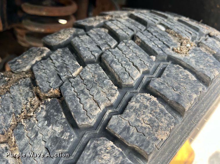 image for item II9181 2005 Ford F550 Super Duty XL  flatbed truck