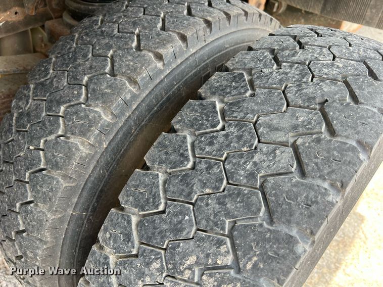 image for item II9181 2005 Ford F550 Super Duty XL  flatbed truck