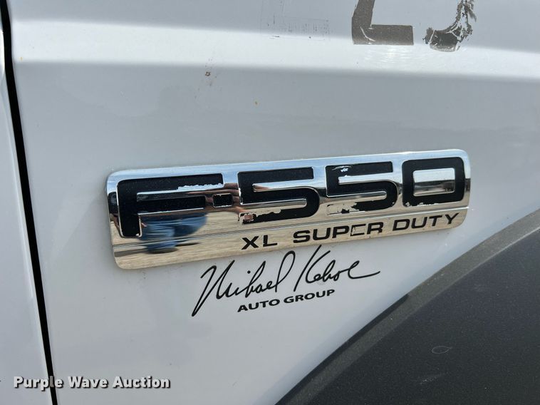 image for item II9181 2005 Ford F550 Super Duty XL  flatbed truck