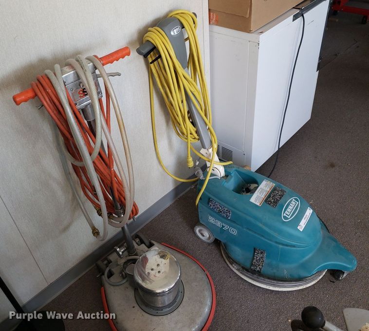 image for item IP9254 (2) floor buffers