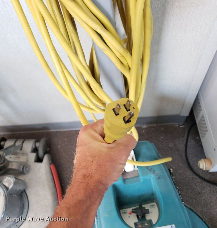 image for item IP9254 (2) floor buffers