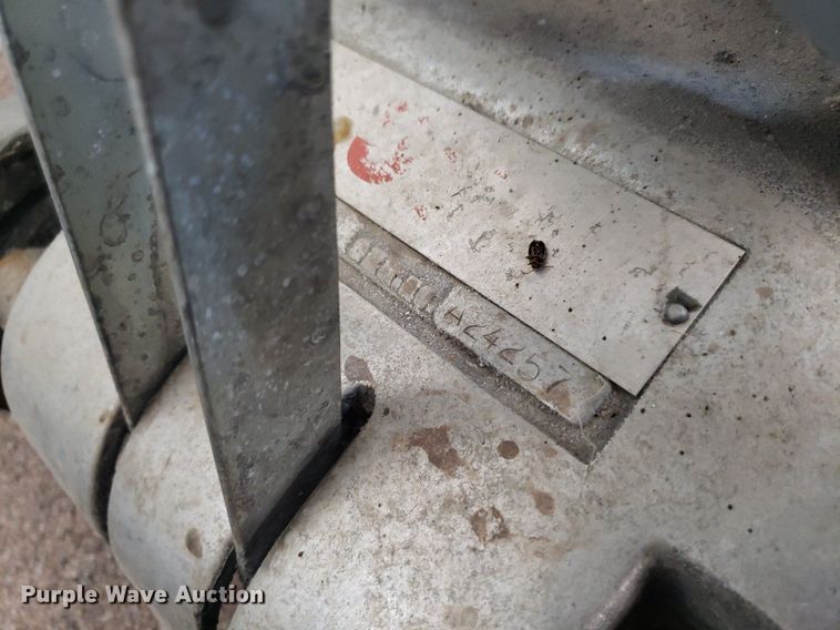 image for item IP9254 (2) floor buffers