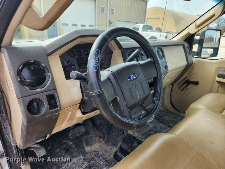 image for item JB9552 2008 Ford F250 Super Duty XL  pickup truck