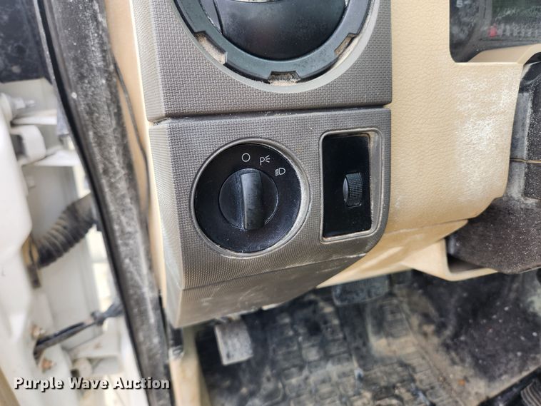 image for item JB9552 2008 Ford F250 Super Duty XL  pickup truck