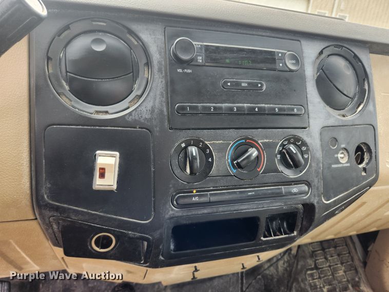 image for item JB9552 2008 Ford F250 Super Duty XL  pickup truck