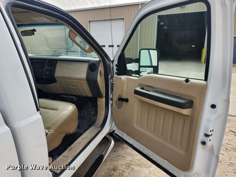 image for item JB9552 2008 Ford F250 Super Duty XL  pickup truck