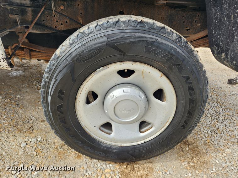 image for item JB9552 2008 Ford F250 Super Duty XL  pickup truck