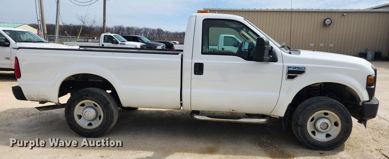 image for item JB9553 2008 Ford F250 Super Duty XL  pickup truck