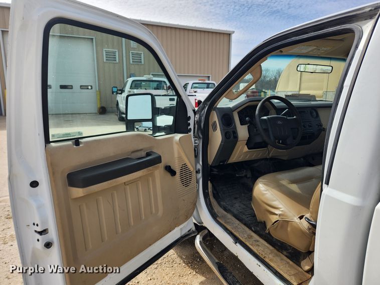 image for item JB9553 2008 Ford F250 Super Duty XL  pickup truck